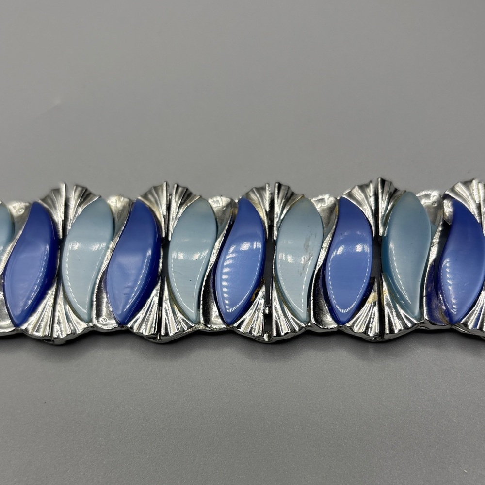 Pretty Vintage Opaque Blues Thermoset Bracelet  JP239 - Picture 9 of 10
